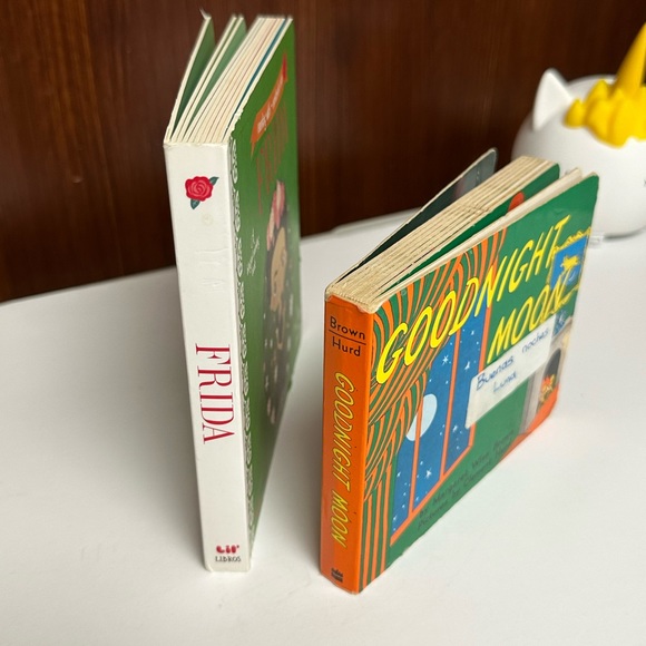 Bilingual English and Spanish Books Counting With Frida y buenas noches Luna - Picture 4 of 11